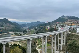 仁遵高速即将通车，他们赶在通车前上了高速图片