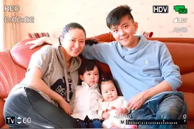 “塞娅公主”张恒罕晒全家福！侧躺沙发身材臃肿，老公旧照太帅气图片