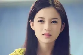 被窦骁故意忽视？赵樱子参加综艺表现平平，红毯摔倒被疑博眼球？图片
