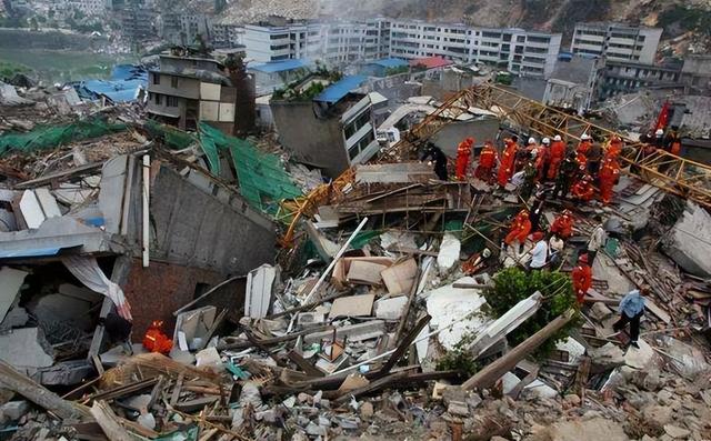 14年前汶川地震，丢下学生自己先跑的“范跑跑”，被网曝后如何了