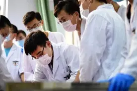 医学类专业什么最“吃香”？护理学排名第5，前三甲让人眼前一亮图片