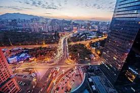 内蒙古首府遇到新疆首府，呼和浩特与乌鲁木齐，到底谁更发达？图片