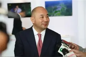 穷小伙带10元南下闯深圳，靠一根铜线赚7000亿，营收额超马化腾图片