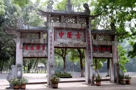 「襄阳故事」第二十九集：诸葛亮假寐试刘备，猛张飞放火逼卧龙图片