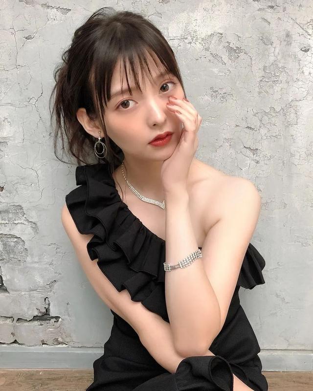 奶系美女上坂堇！拥有火辣身材的特利迦