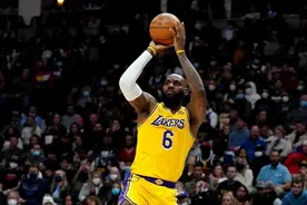 美媒列出职业生涯总收入最高的30人，仅阿杜老詹超五亿，库里第三图片