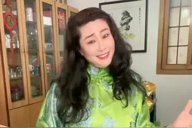 开封干娘停工后，打扮年轻又欢乐，评论区成相亲现场，优质女真多图片