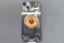 iPhone 14 可加装透明的背面玻璃面板 内部零件一览无余图片