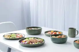 ​瑞幸咖啡致歉：大量异常订单挤压，外卖暂停营业图片