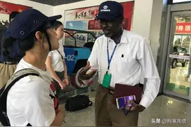 苏丹女孩梁燕子，嫁给大13岁中国男人，婚后在中国学做四川菜图片