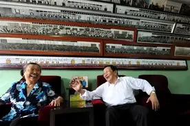 1999年华西村委投票，仅吴仁宝反对上市，无奈笑道少数服从多数图片