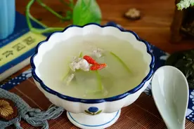 “三伏一碗汤，去暑赛良方”，有条件4种“鲜汤”常喝，清爽滋补图片