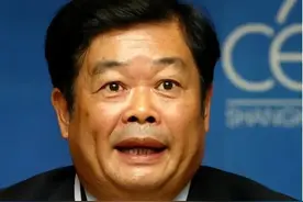 李嘉诚说房价上涨不会死人下跌会死很多人，曹德旺说房价下跌会?图片