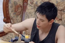 父女关系冷淡，真相令人震惊！图片