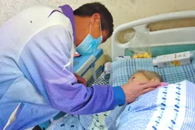 我48岁去当了男护工，工资9000只干一周就后悔，一般人干不了图片