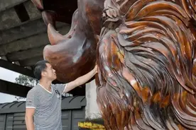 早年间，广西男子雕出15米“雄狮”，出价300万拒卖，今闲置仓库图片