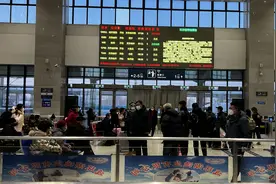 节后返程迎高峰 杜尔伯特站全力做好春运工作图片