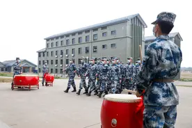 六组镜头带你见证新兵们的下连历程图片