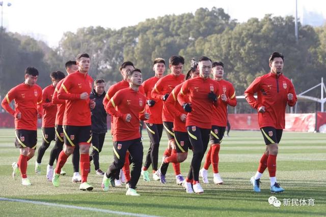 卡塔尔偶遇“中国第一球迷”罗西