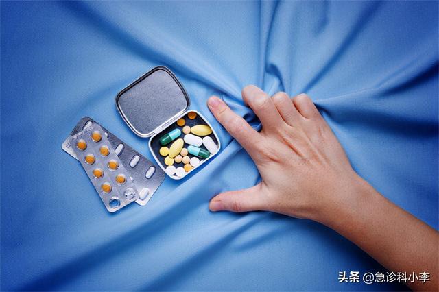 手上长了很多小红点