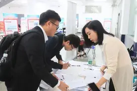 同学聚会“阶层表”，揭露出985毕业生的高配人生，叫人望尘莫及图片