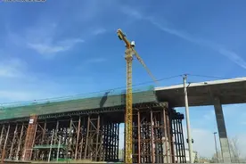 自治区和乌鲁木齐市重点工程——东二环路燕北段主线桥年内贯通图片