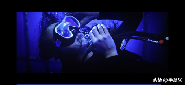 潜水员视角看《消失的她》:李木子困在深海观鲨笼里，还能自救吗