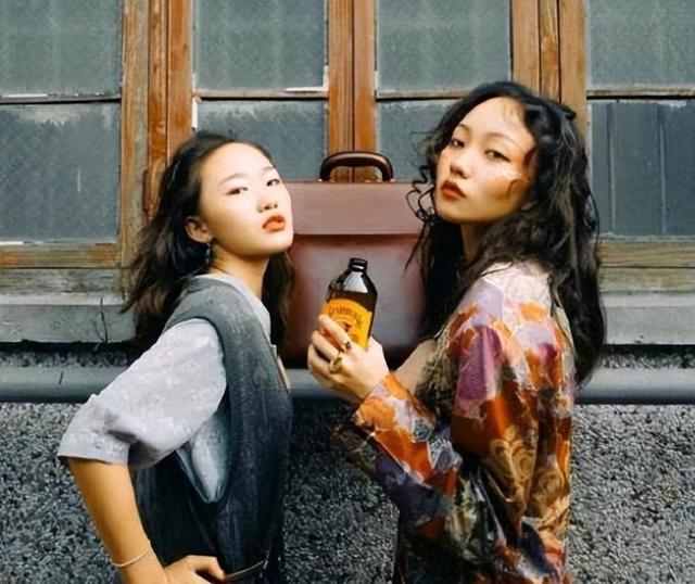 曝邓超出轨19岁嫩模！花千万掩盖丑闻，孙俪深夜发文：再见婚姻！