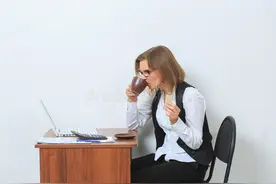 刚参加工作的年轻人，如何快速适应角色转变？图片