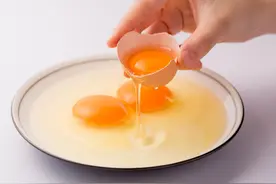 农不二：无菌蛋真的能生吃吗？与普通鸡蛋相比，有哪些优势和风险图片