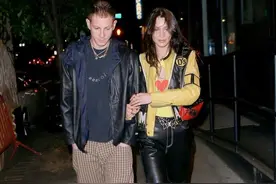 太甜蜜！BellaHadid为男友庆生，大胆“露胃”装秀性感，身材好辣图片