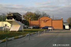 英雄的差别！俄罗斯英雄成红场阅兵主角，乌克兰“英雄”投降俄军图片