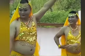 六一奶爸跳“天猪少女”，大白肚皮、媚眼如丝，动作妖娆乐坏网友图片