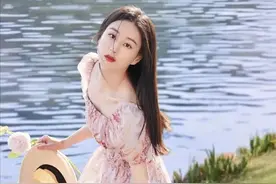 今年火了一种裙子叫：“法式裙”，高级又显气质，随便配鞋子都美图片