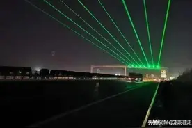 高速上的绿色激光到底是干什么用的？图片