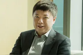 “资本大鳄”王冉：51岁娶小17岁童瑶，余生要为娇妻遮风挡雨图片