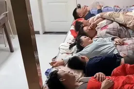 寒冬腊月，鹅毛大雪，天最冷，炕最热：东北人睡大炕很有特色！图片