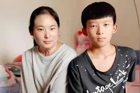 河南16岁少女火海救弟，全身90%烧伤毁容，弟弟的举动催人泪下图片