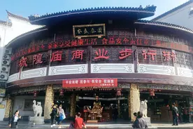 镜头记录2019年略显萧条的宁波老城隍庙商街，不知改造是否已完成图片