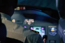 飞机机长的工资有多少？原来他们收入这么高图片