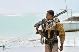 看俄罗斯怎么对付海盗？每分钟3000发近防炮扫射，想投降都没机会图片