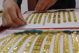 【新闻眼】捡到万元金手链 说句“丢了”就不用赔了吗？图片