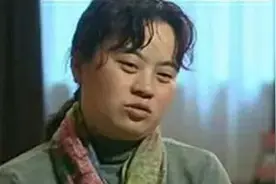 贵州雇主跑路，拿不到工钱的保姆无私抚养两弃女，23年过去怎样了图片