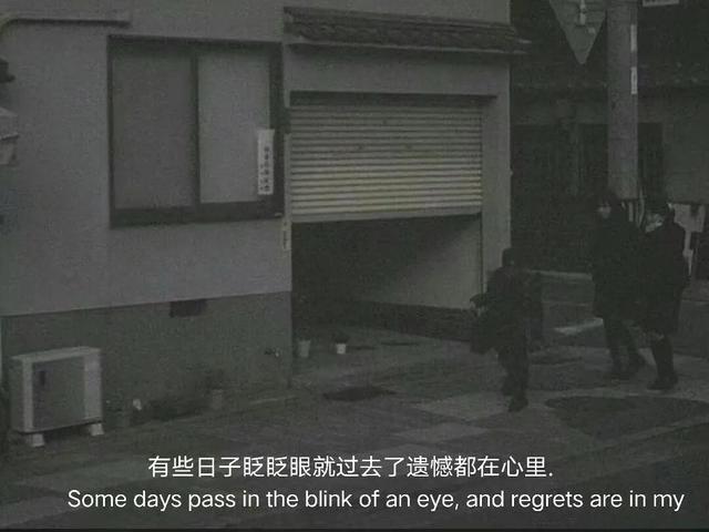 朋友圈情感文案图｜我爱的人在全力以赴的爱别人