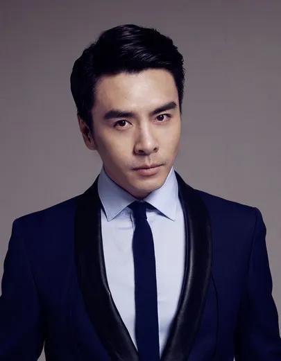 《铠甲勇士》12年后，主演的发展差距有多大？最红的官方都请不动