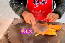 河北：大妈连摊3个煎饼，让女子怀疑身份：这手法有些特殊图片