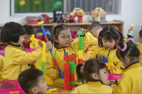 5岁才上幼儿园，孩子表现让人大跌眼镜，多大入园好，遵循4个关键图片