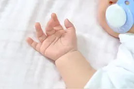 宝宝口吐泡泡是肺炎？中山七院专家：这3种情况是正常现象图片