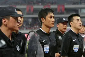 媒体爆料：马宁等4名裁判临时放弃回国，在卡塔尔包饺子过年！图片