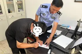 危险！宜春一工业区的运输货车在行驶中不停掉落石子，司机被罚！图片